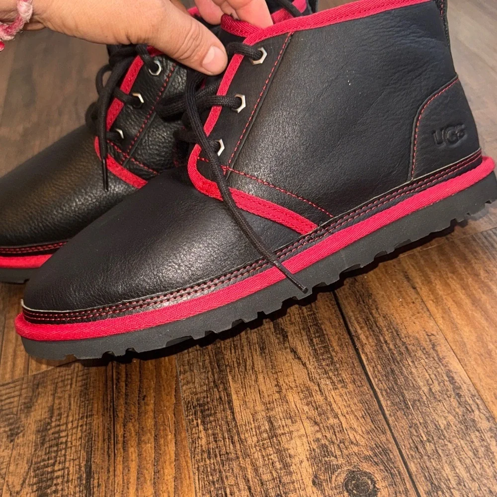 UGG Men's Neumel leather Chukka Boots black and red